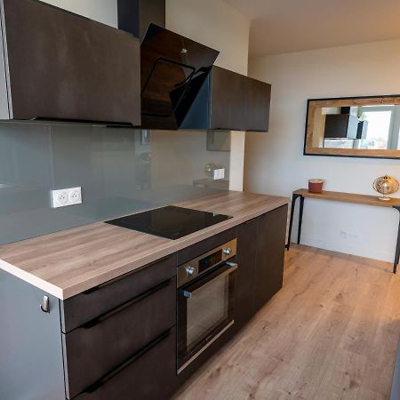T2 De Standing Climatise Avec Parking Prive, Tram T2 T5, Hopitaux Est Apartment Брон Екстериор снимка